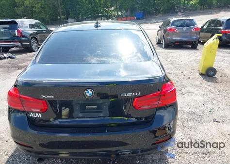 2017 BMW 320I xDrive z USA, uszkodzony, nr VIN WBA8E5G30HNU42709